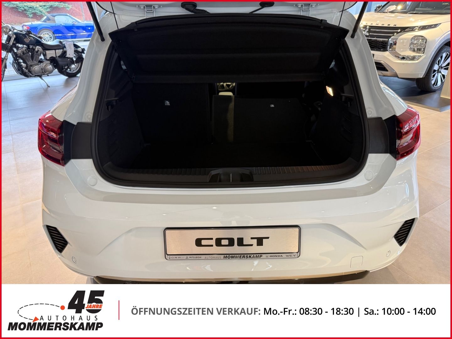 Mitsubishi Colt Kofferraum geöffnet mit viel Stauraum von hinten