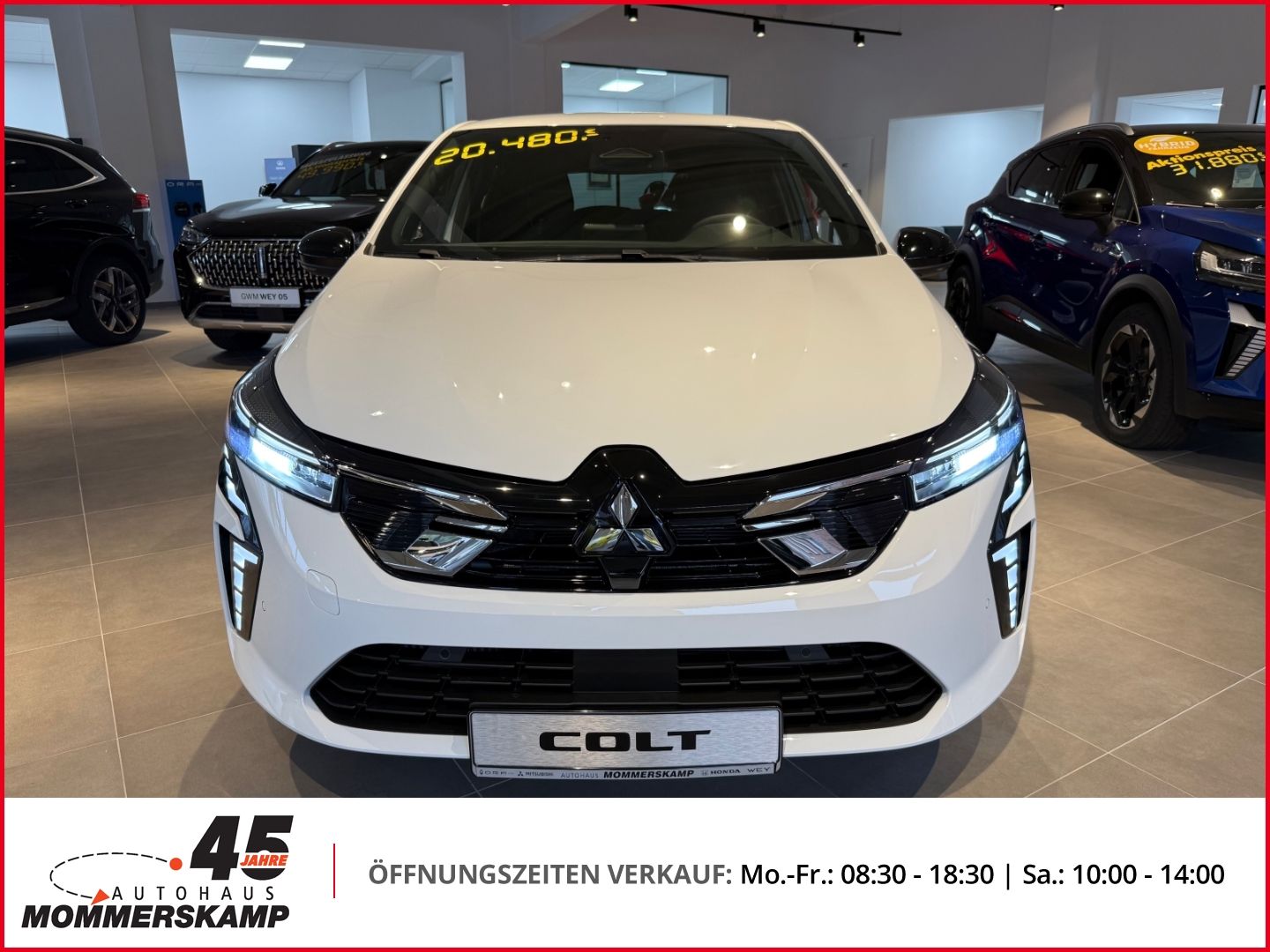 Mitsubishi Colt weiß Frontalansicht mit Kennzeichenhalter COLT