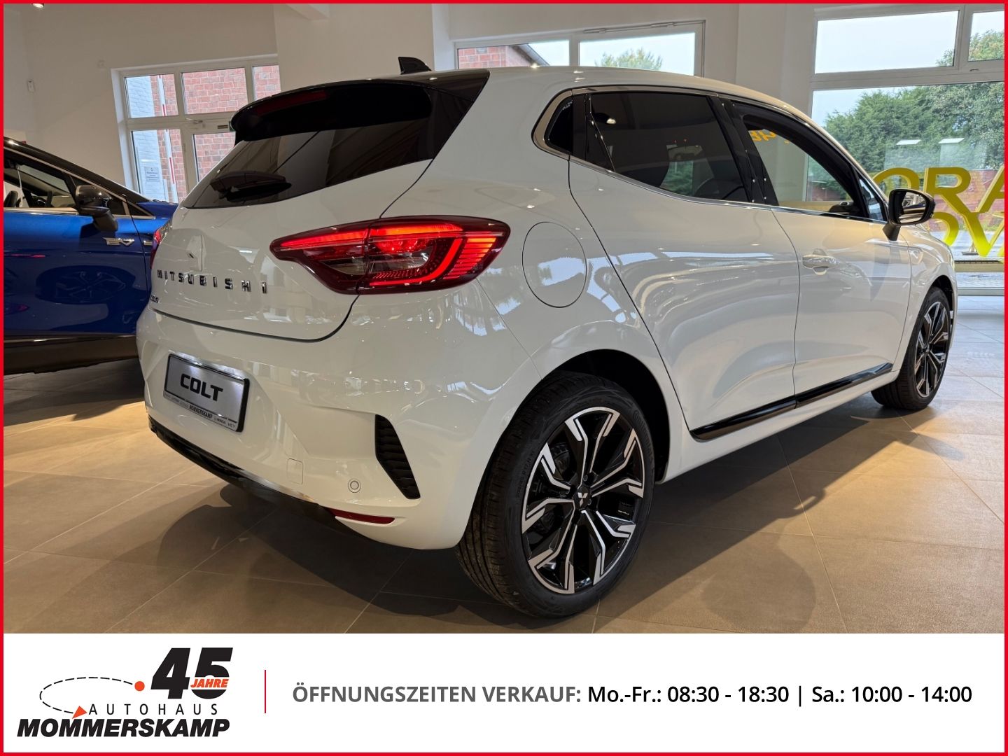 Mitsubishi Colt weiß, Heckansicht im Autohaus Mommerskamp