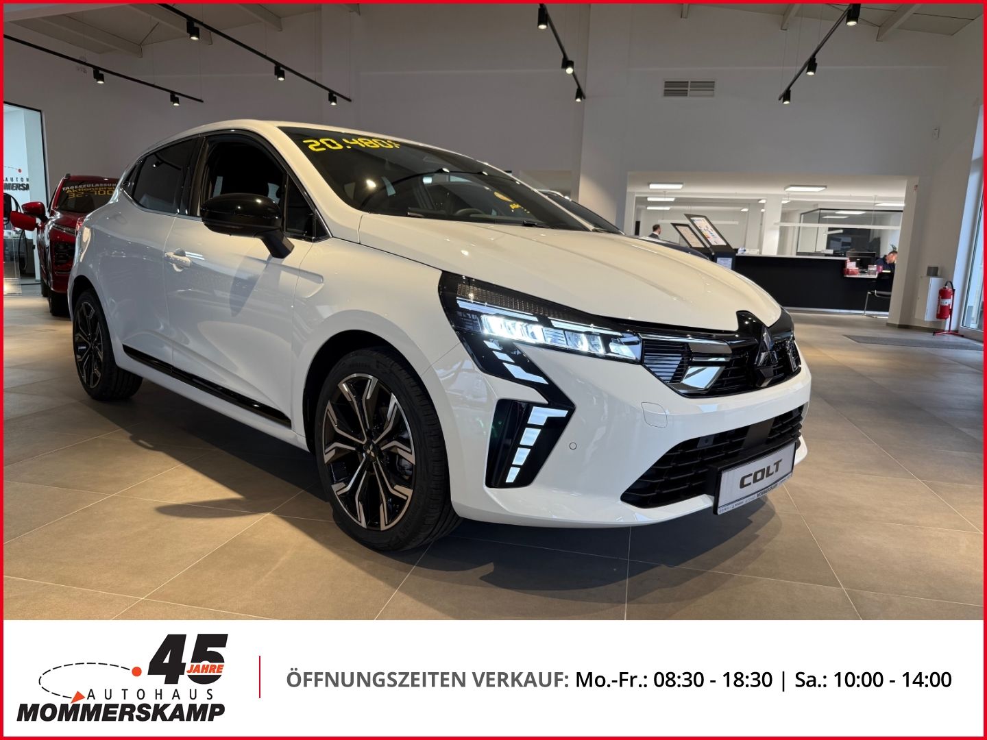 Mitsubishi Colt weiß Frontansicht schräg im Autohaus Mommerskamp