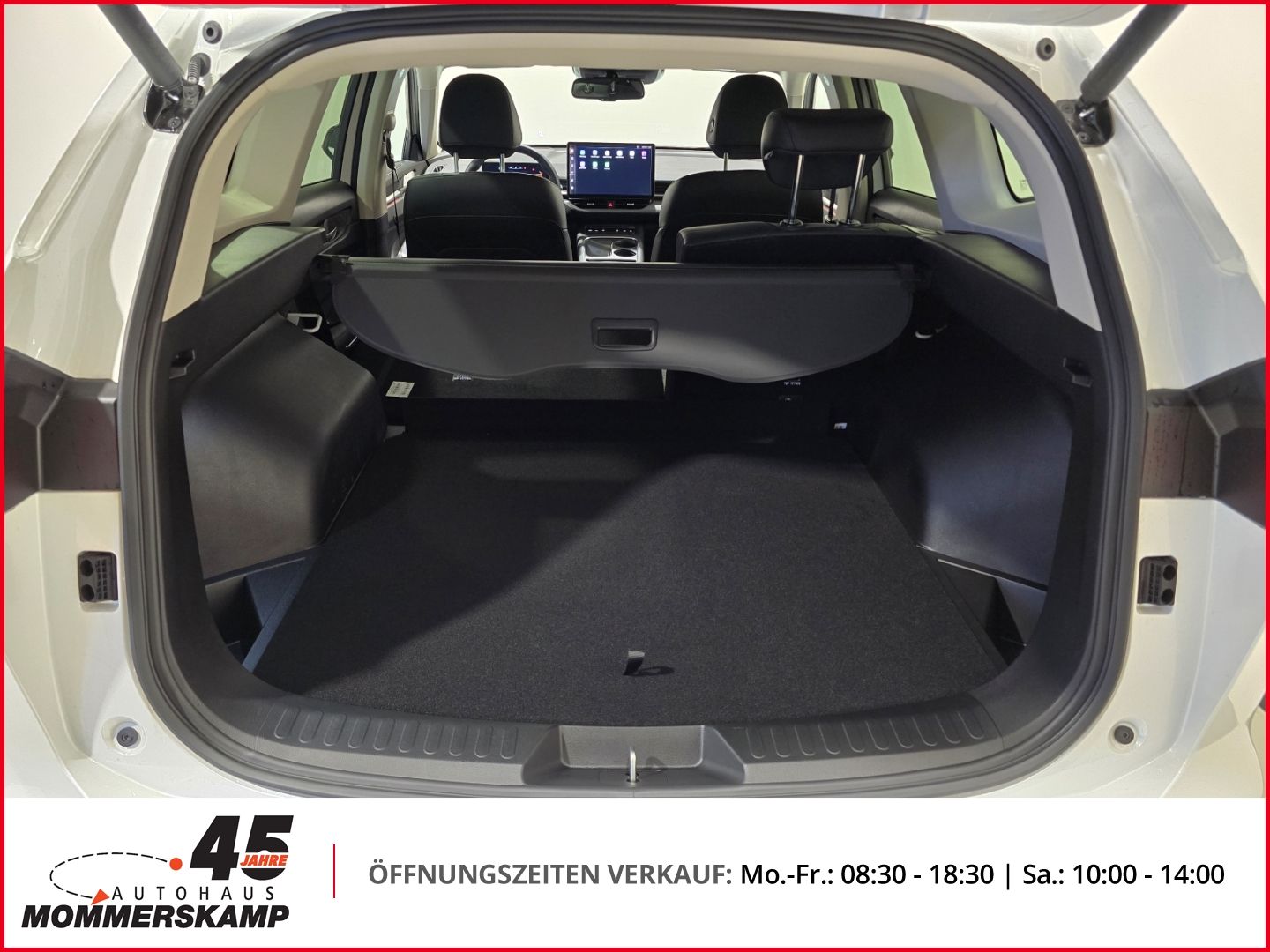 Kofferraum des SUV mit viel Stauraum, Blick nach vorne