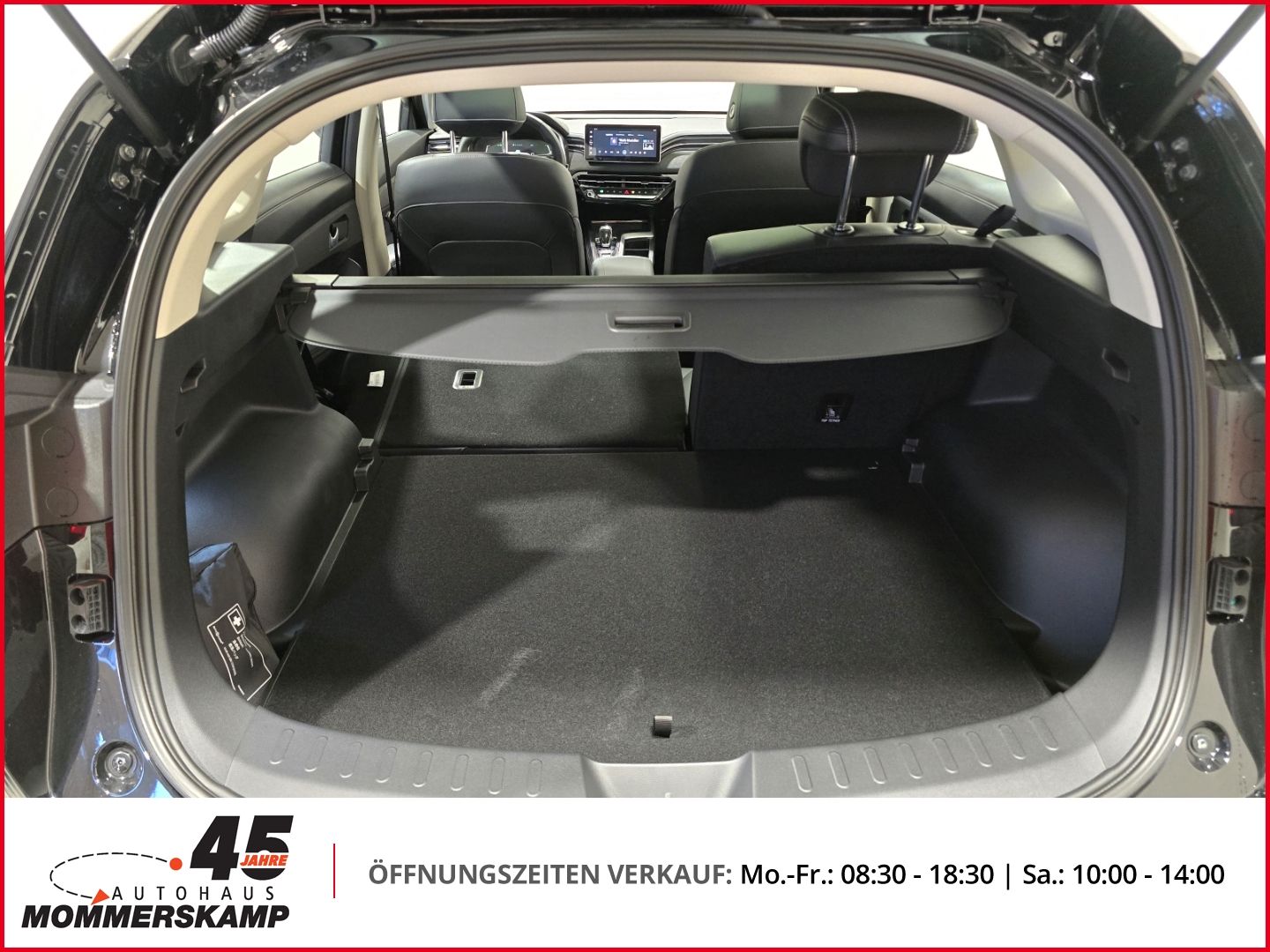 Kofferraum und Innenraum eines Fahrzeugs bei Autohaus Mommerskamp