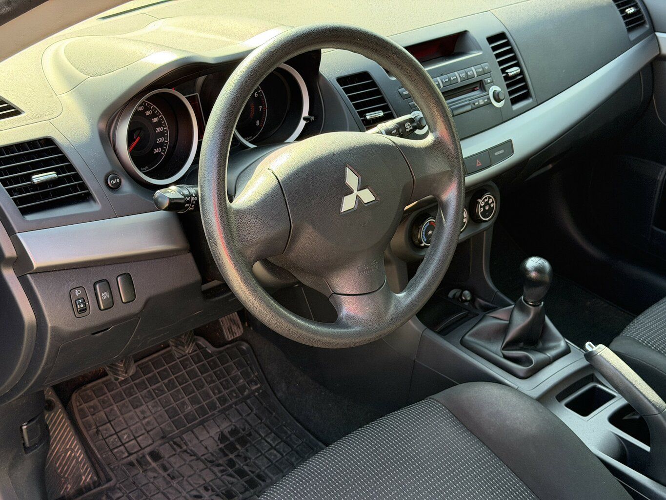 Mitsubishi Lancer - Bild 12 von 15