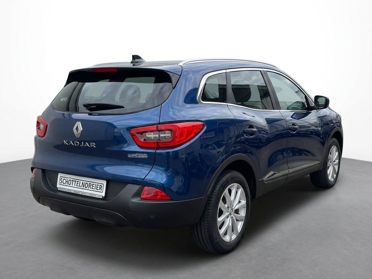Renault Kadjar blau metallic Heckansicht Seitenperspektive