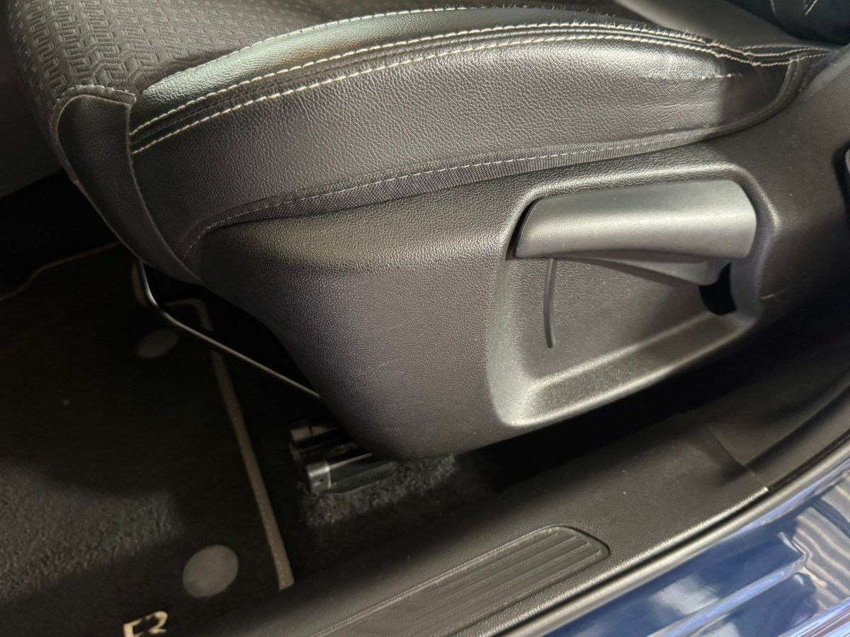 Renault Kadjar Detailansicht Sitzverstellung und Fußraum
