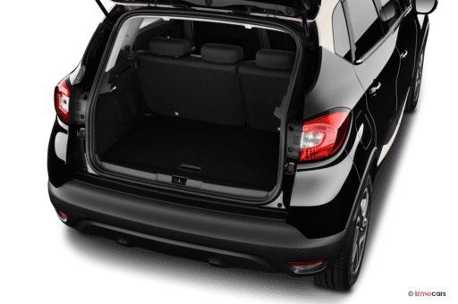 Renault Captur schwarz, offener Kofferraum von hinten fotografiert