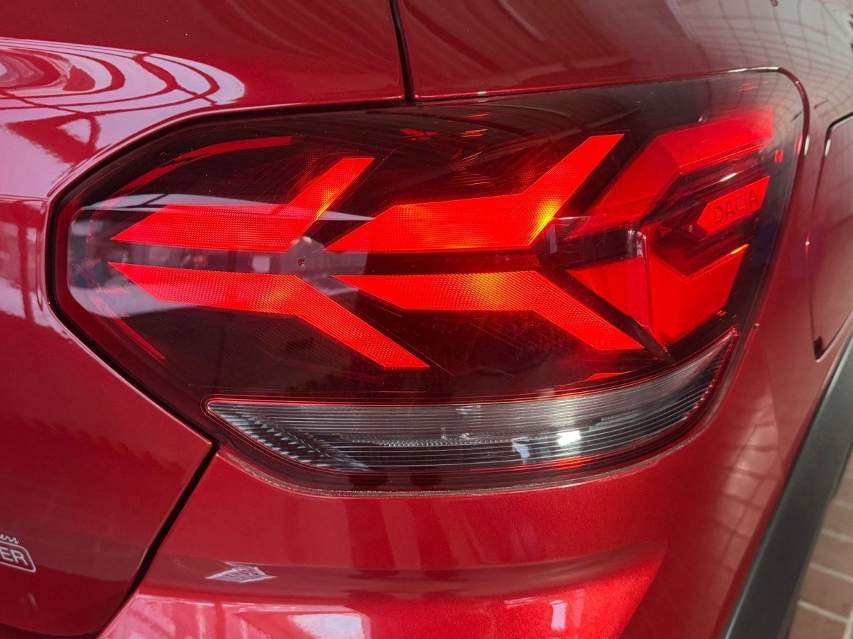 Dacia Sandero - Bild 9 von 15