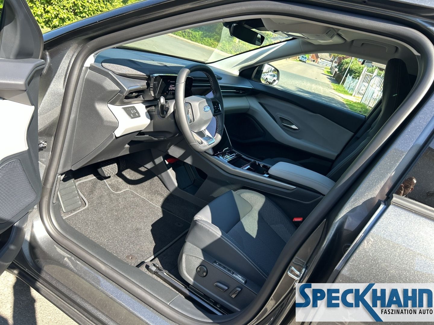 Ford Explorer - Bild 10 von 15