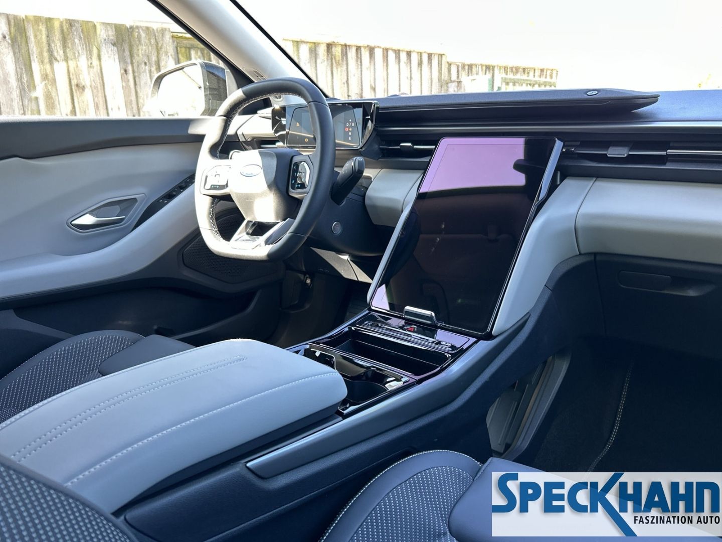 Ford Explorer - Bild 12 von 15