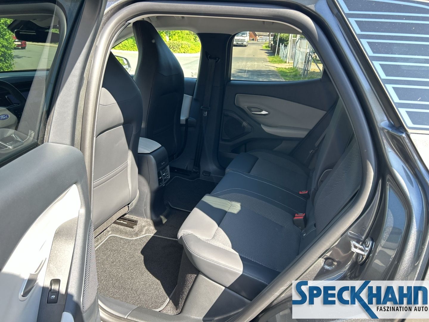 Ford Explorer - Bild 13 von 15