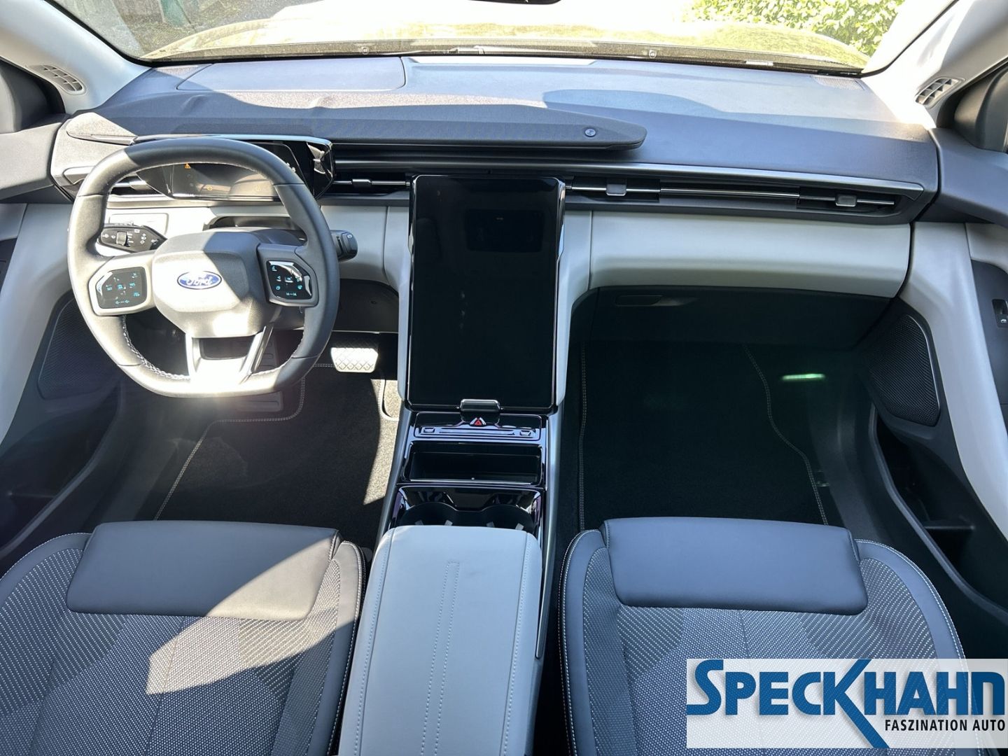 Ford Explorer - Bild 14 von 15