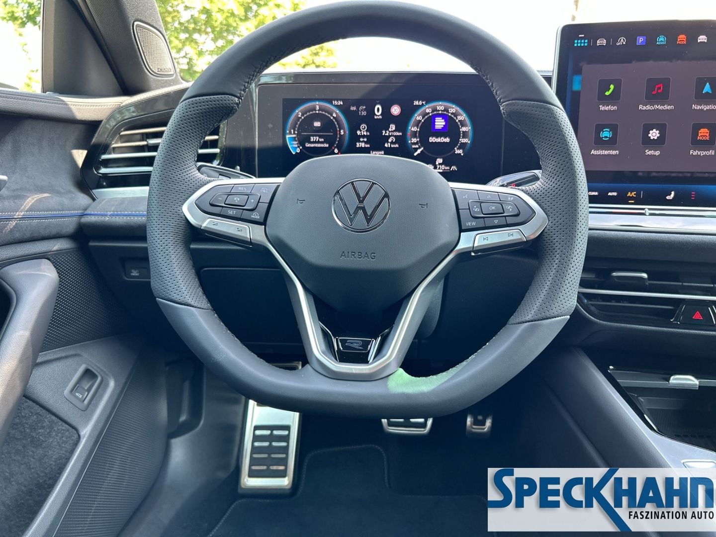 Volkswagen Passat Variant 2.0 TDI R-Line Kamera ACC HUD Panodach Navi - Bild 15 von 20