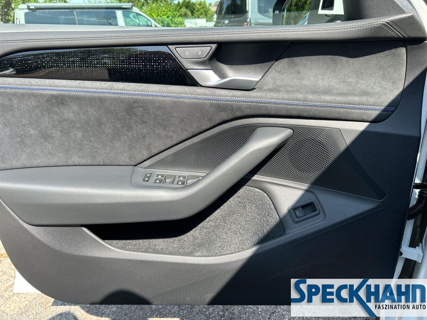Volkswagen Passat Variant 2.0 TDI R-Line Kamera ACC HUD Panodach Navi - Bild 20 von 20