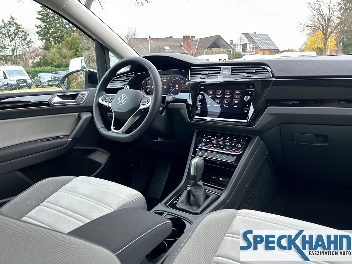 Volkswagen Touran Highline 2.0 TDI 7 Sitzer el.Panodach R-Line-Paket - Bild 12 von 20
