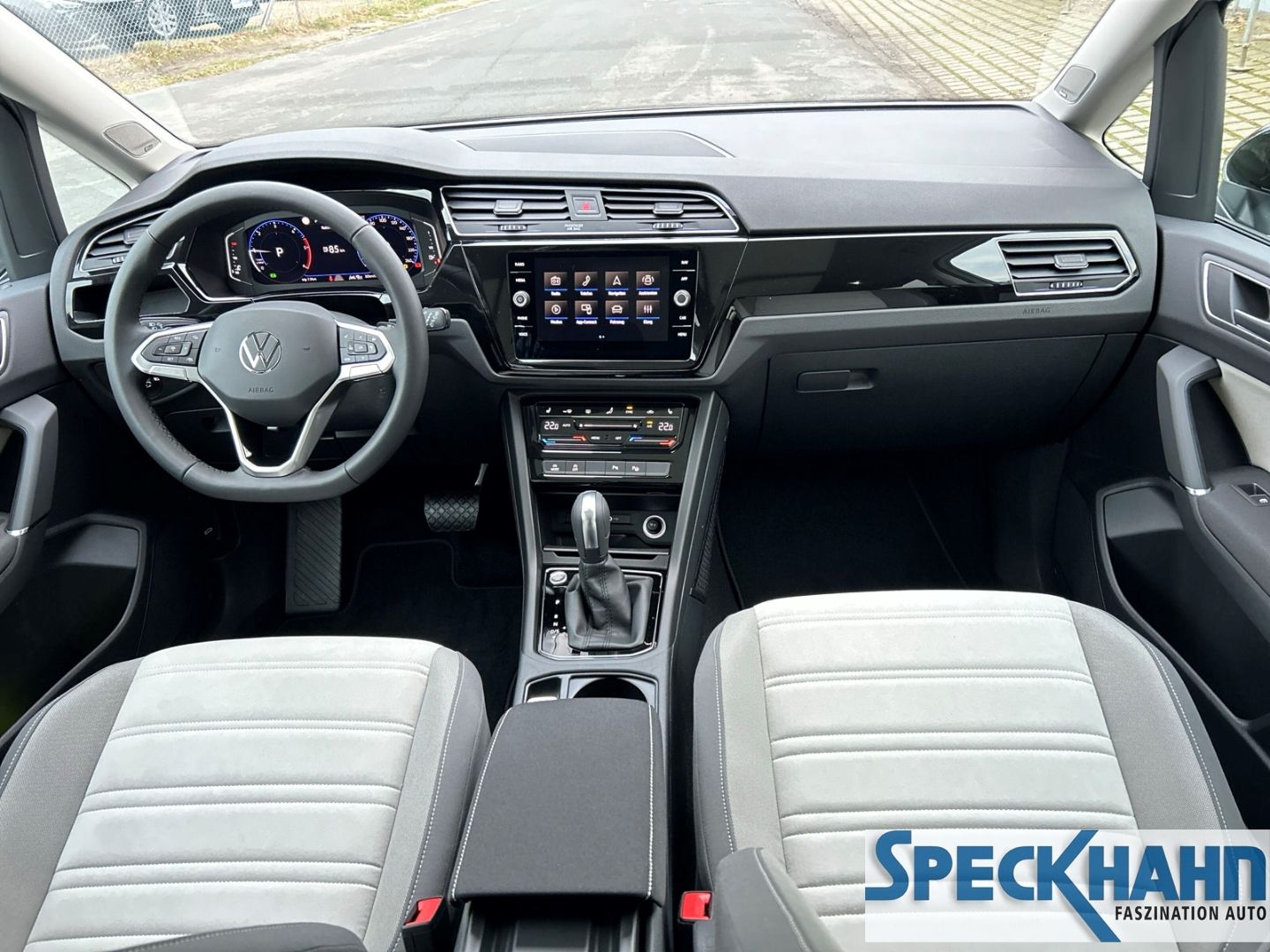 Volkswagen Touran Highline 2.0 TDI 7 Sitzer el.Panodach R-Line-Paket - Bild 14 von 20