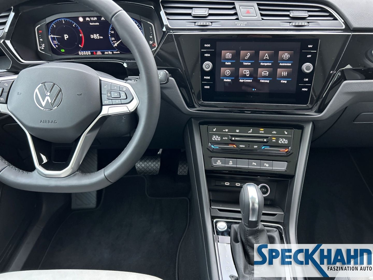 Volkswagen Touran Highline 2.0 TDI 7 Sitzer el.Panodach R-Line-Paket - Bild 18 von 20