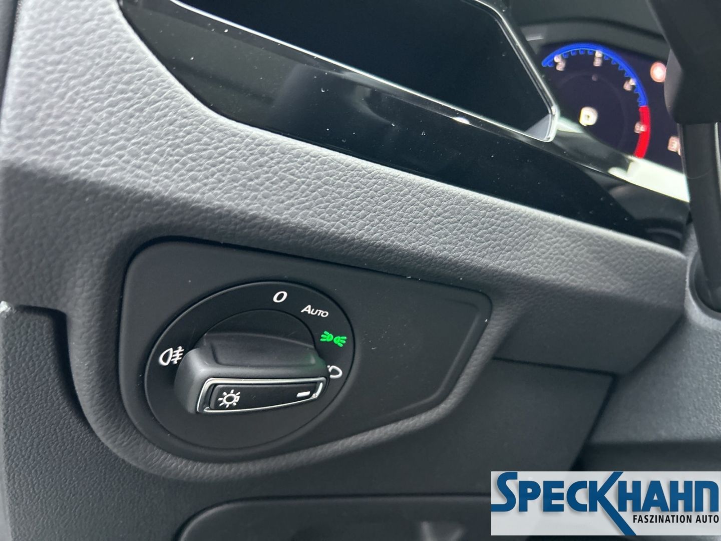 Volkswagen Touran Highline 2.0 TDI 7 Sitzer el.Panodach R-Line-Paket - Bild 19 von 20