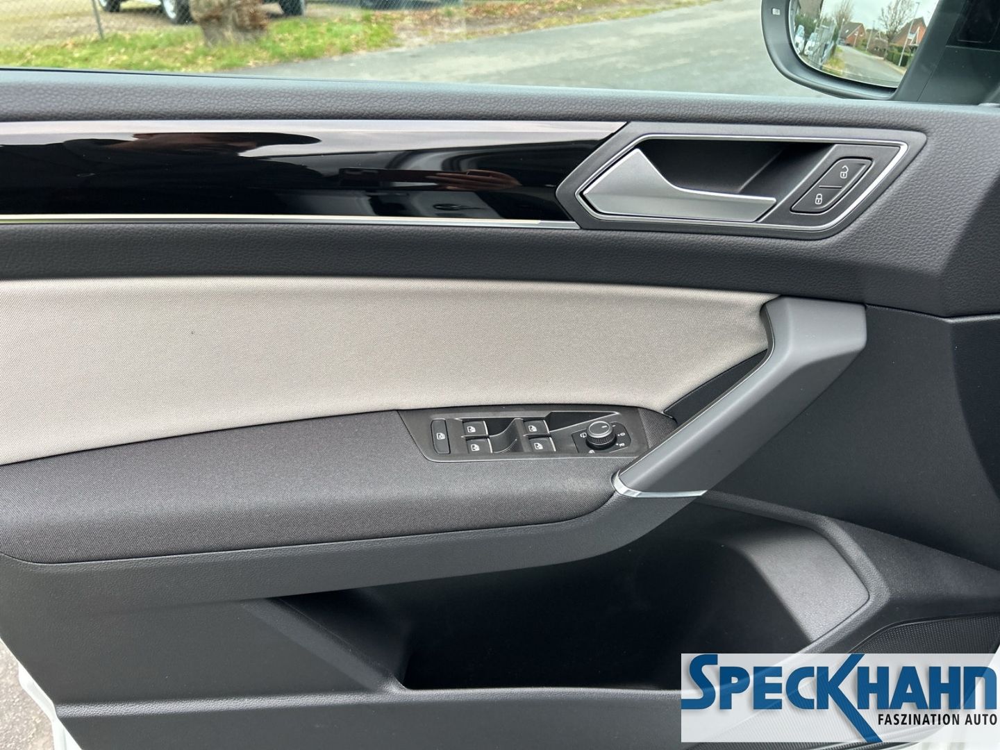 Volkswagen Touran Highline 2.0 TDI 7 Sitzer el.Panodach R-Line-Paket - Bild 20 von 20