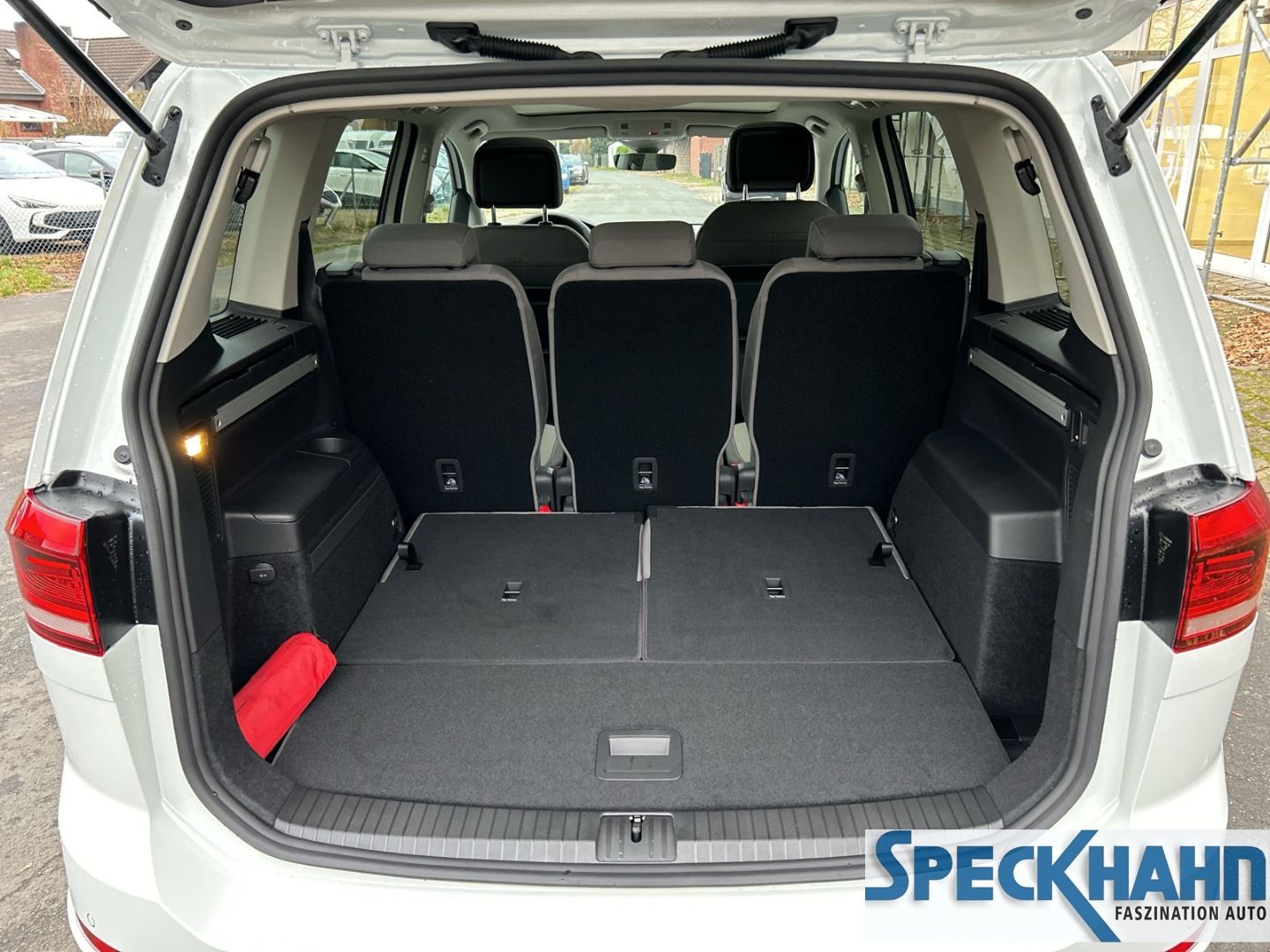 Volkswagen Touran Highline 2.0 TDI 7 Sitzer el.Panodach R-Line-Paket - Bild 9 von 20