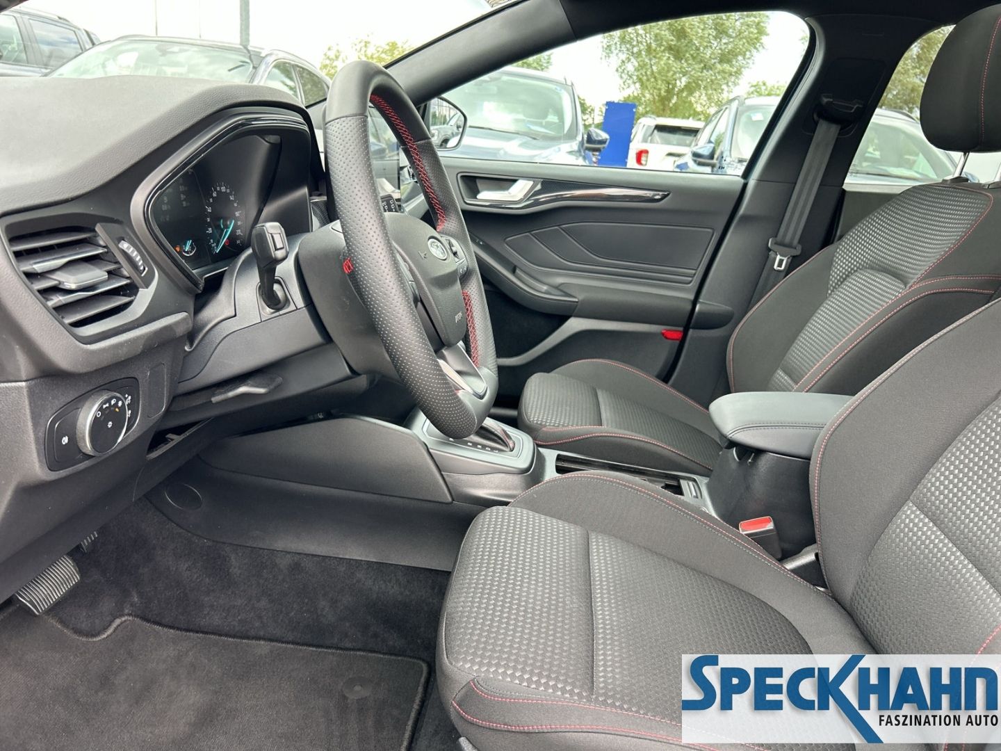 Ford Focus Turnier ST-Line 1.0 EcoBoost Mild-Hybrid AHK Navi LED - Bild 11 von 20