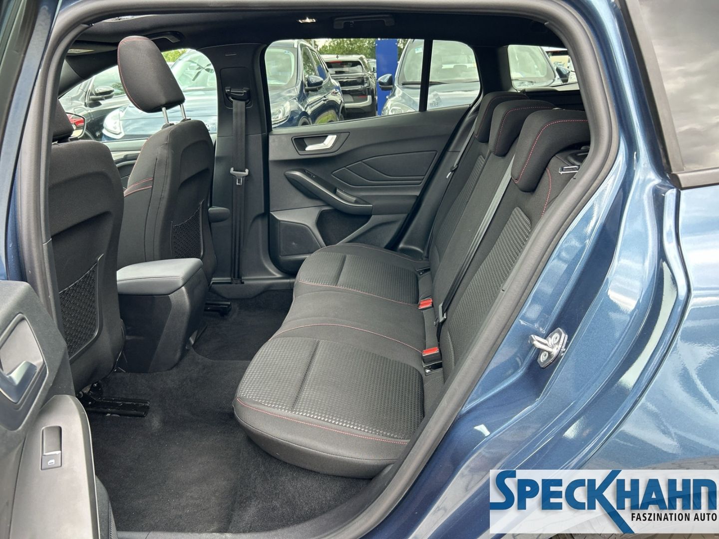 Ford Focus Turnier ST-Line 1.0 EcoBoost Mild-Hybrid AHK Navi LED - Bild 13 von 20