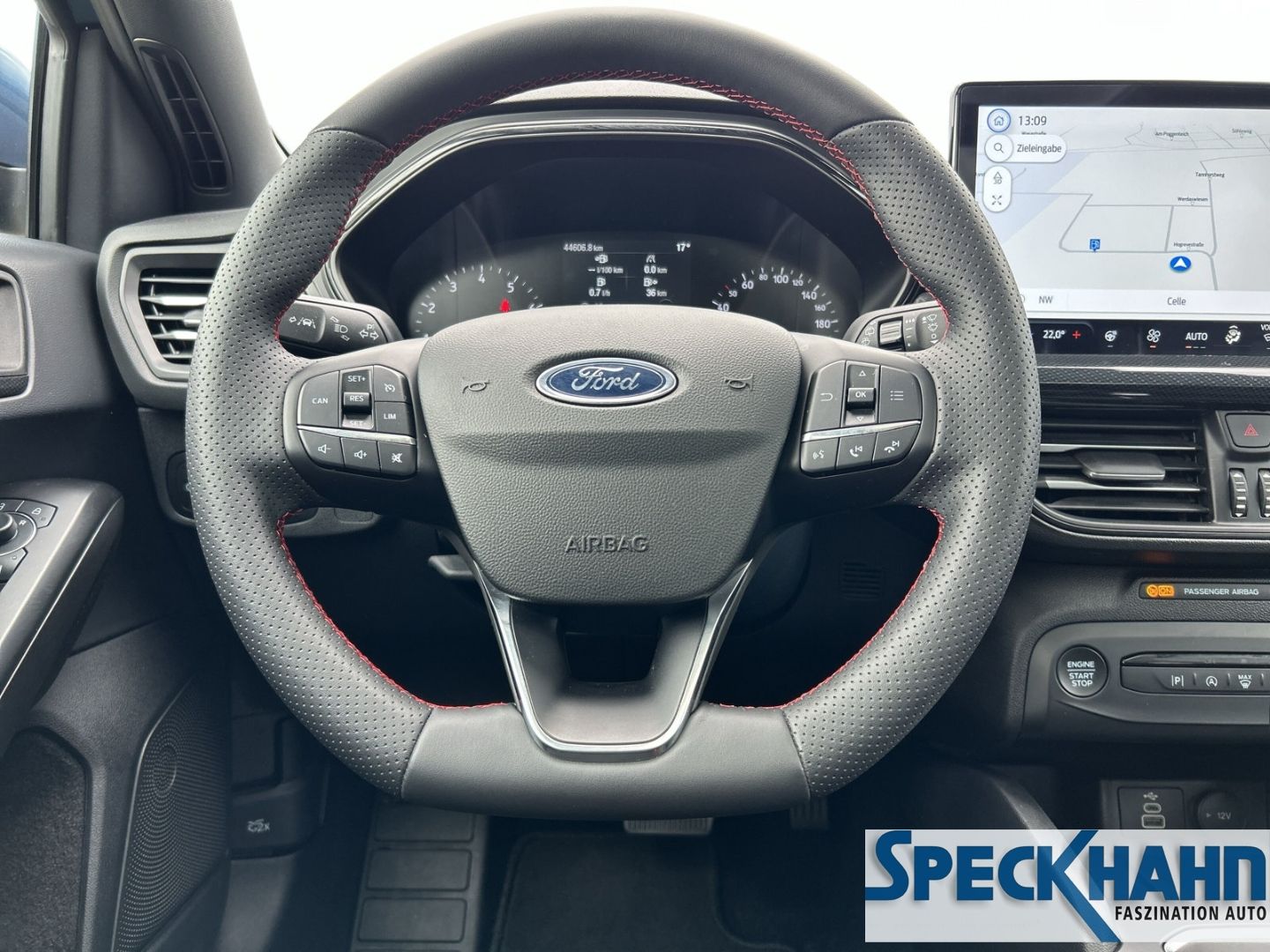 Ford Focus Turnier ST-Line 1.0 EcoBoost Mild-Hybrid AHK Navi LED - Bild 15 von 20