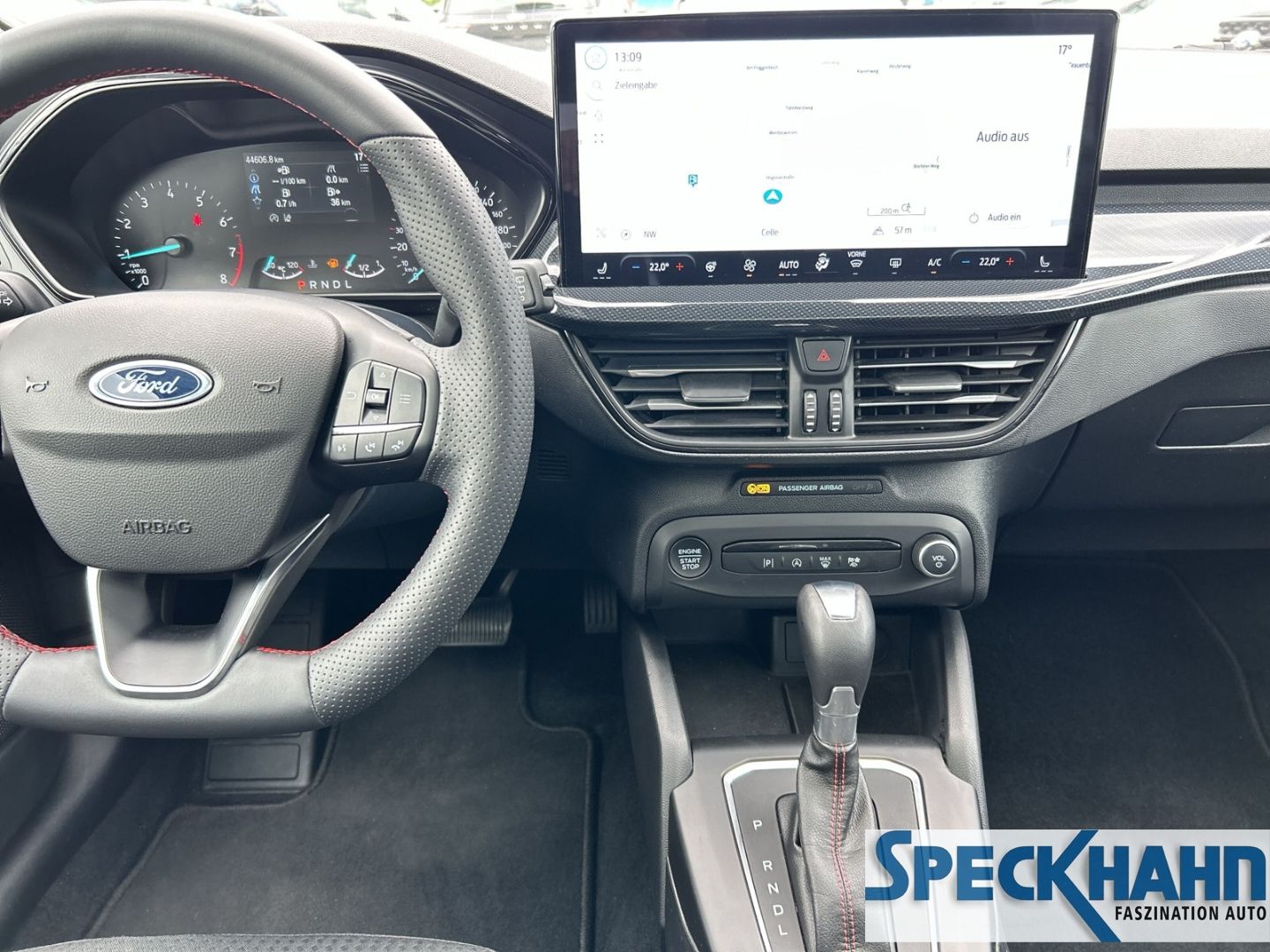 Ford Focus Turnier ST-Line 1.0 EcoBoost Mild-Hybrid AHK Navi LED - Bild 18 von 20