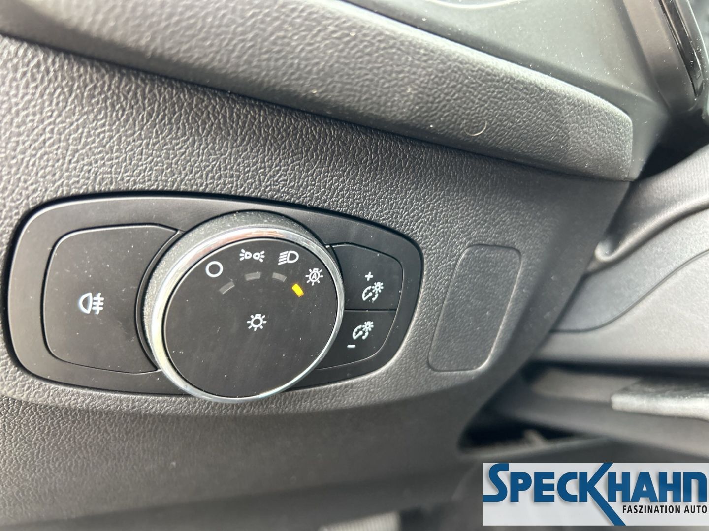 Ford Focus Turnier ST-Line 1.0 EcoBoost Mild-Hybrid AHK Navi LED - Bild 19 von 20