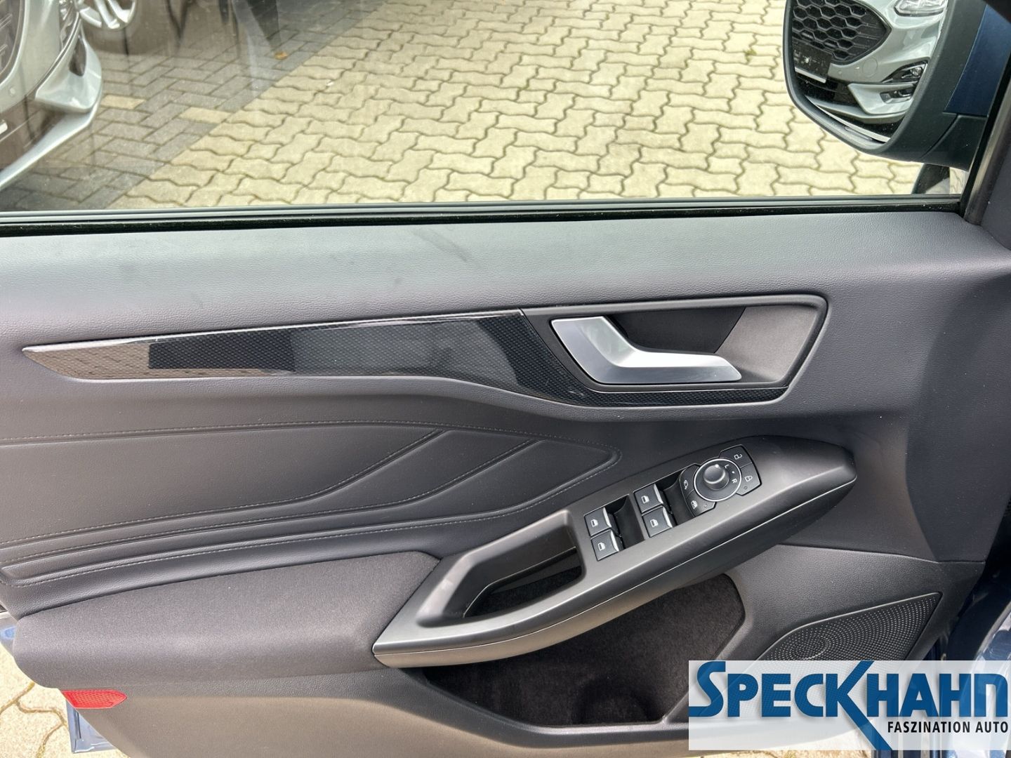 Ford Focus Turnier ST-Line 1.0 EcoBoost Mild-Hybrid AHK Navi LED - Bild 20 von 20