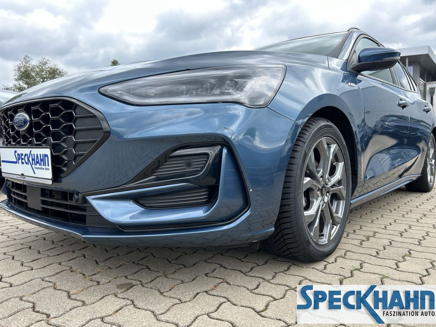 Ford Focus Turnier ST-Line 1.0 EcoBoost Mild-Hybrid AHK Navi LED - Bild 7 von 20