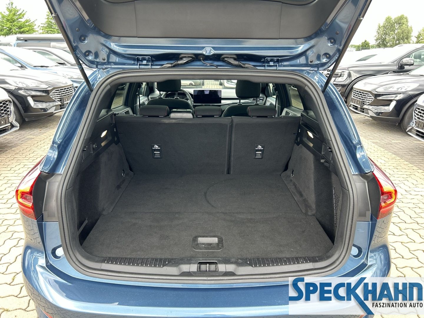 Ford Focus Turnier ST-Line 1.0 EcoBoost Mild-Hybrid AHK Navi LED - Bild 9 von 20