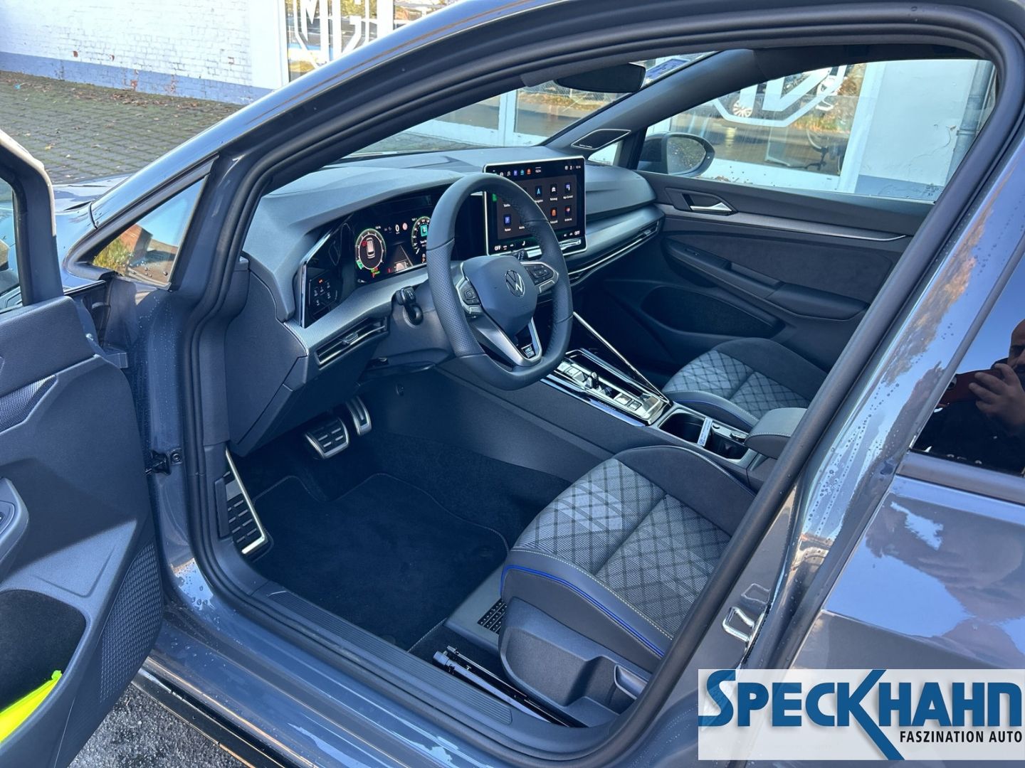 Volkswagen Golf VIII Variant 1.5 eTSI 110 kW R-Line EU6e HEAD-UP-Display Abstandsregeltempomat - Bild 10 von 20