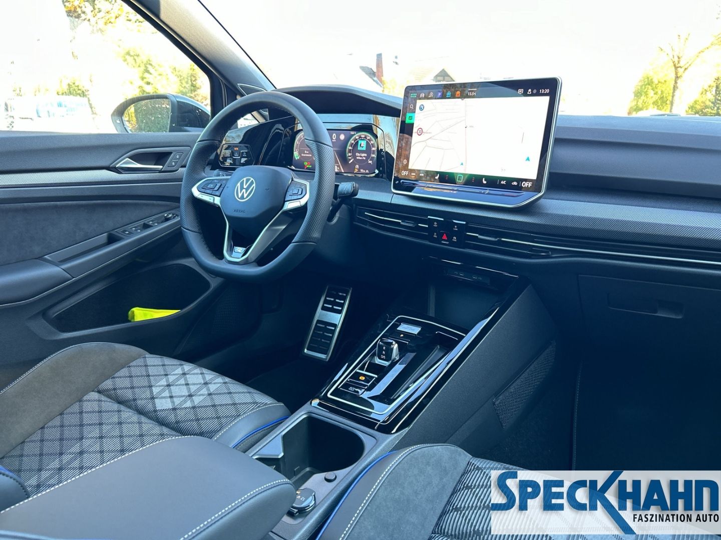 Volkswagen Golf VIII Variant 1.5 eTSI 110 kW R-Line EU6e HEAD-UP-Display Abstandsregeltempomat - Bild 12 von 20