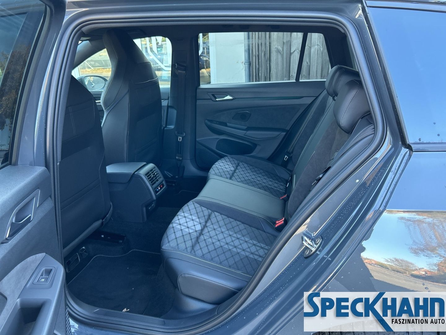 Volkswagen Golf VIII Variant 1.5 eTSI 110 kW R-Line EU6e HEAD-UP-Display Abstandsregeltempomat - Bild 13 von 20