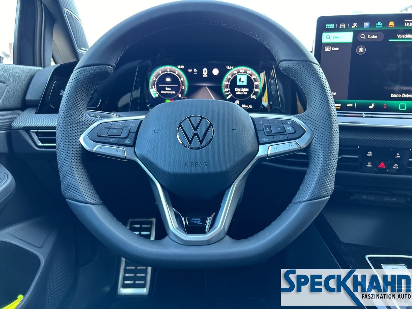 Volkswagen Golf VIII Variant 1.5 eTSI 110 kW R-Line EU6e HEAD-UP-Display Abstandsregeltempomat - Bild 15 von 20