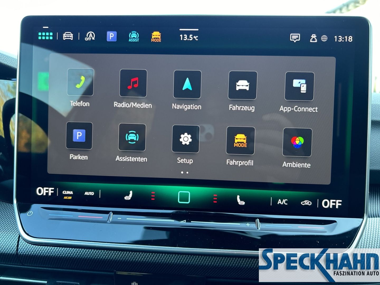 Volkswagen Golf VIII Variant 1.5 eTSI 110 kW R-Line EU6e HEAD-UP-Display Abstandsregeltempomat - Bild 17 von 20