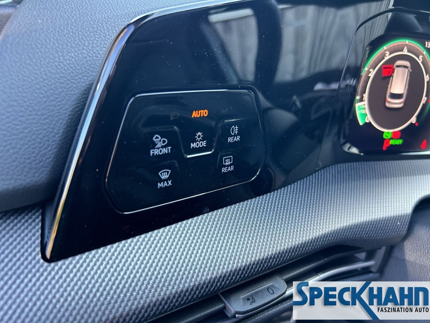 Volkswagen Golf VIII Variant 1.5 eTSI 110 kW R-Line EU6e HEAD-UP-Display Abstandsregeltempomat - Bild 19 von 20