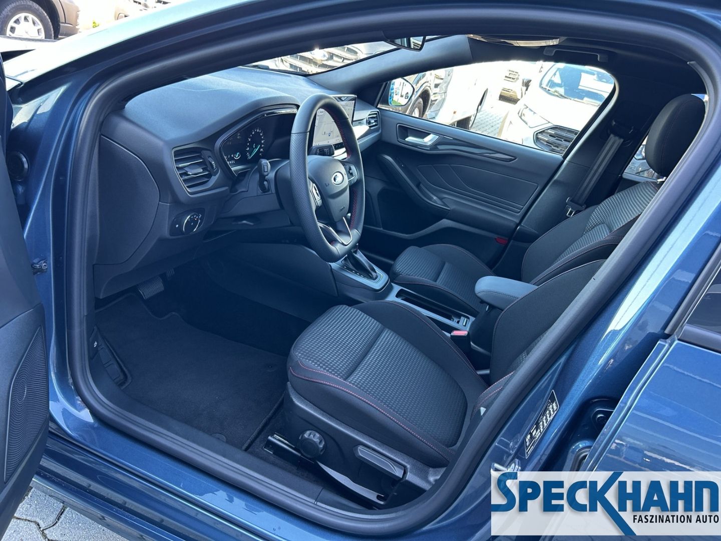 Ford Focus Turnier ST-Line 1.0 EcoBoost Mild-Hybrid  AHK El. Panodach Navi LED - Bild 10 von 20