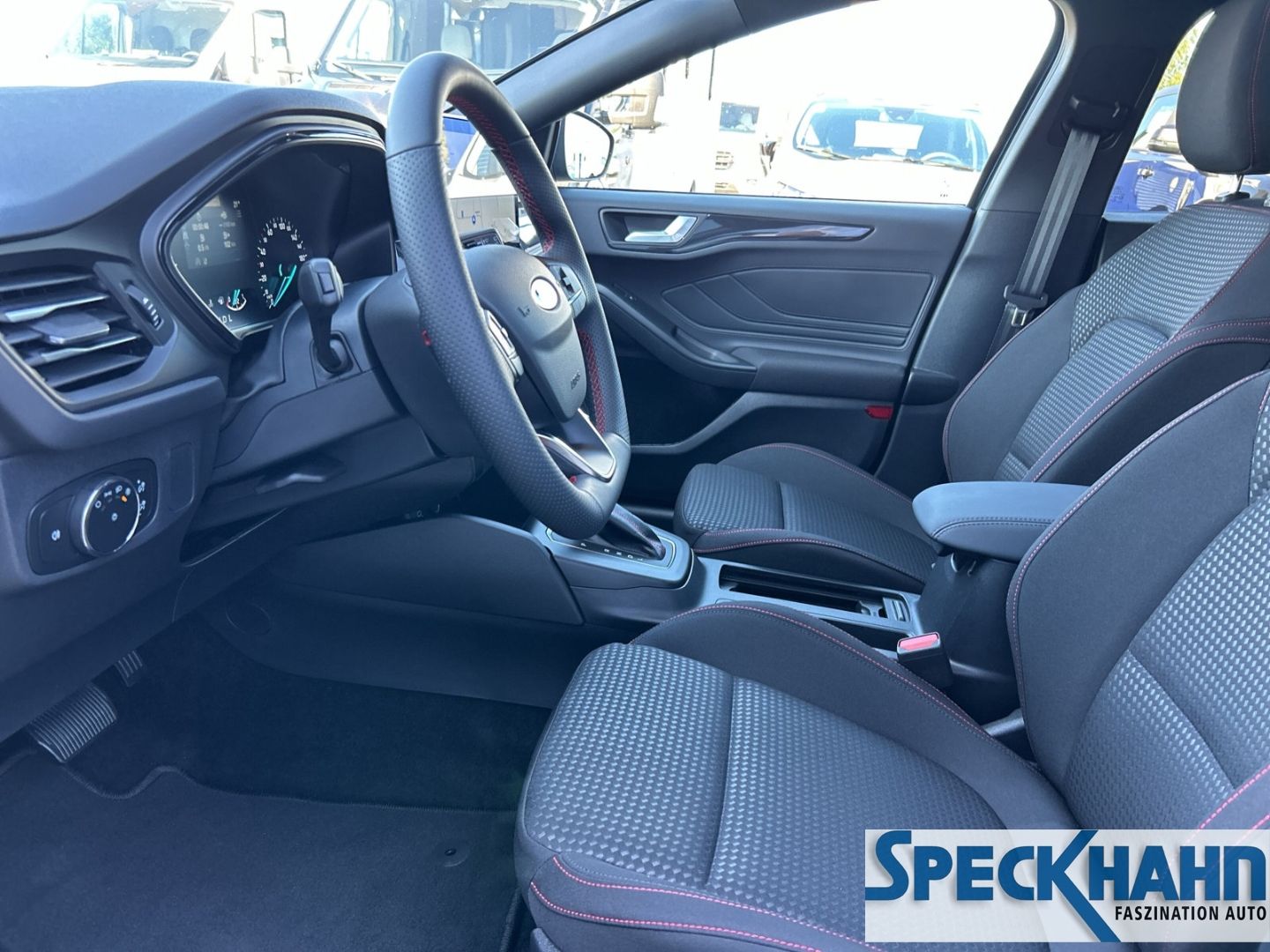 Ford Focus Turnier ST-Line 1.0 EcoBoost Mild-Hybrid  AHK El. Panodach Navi LED - Bild 11 von 20