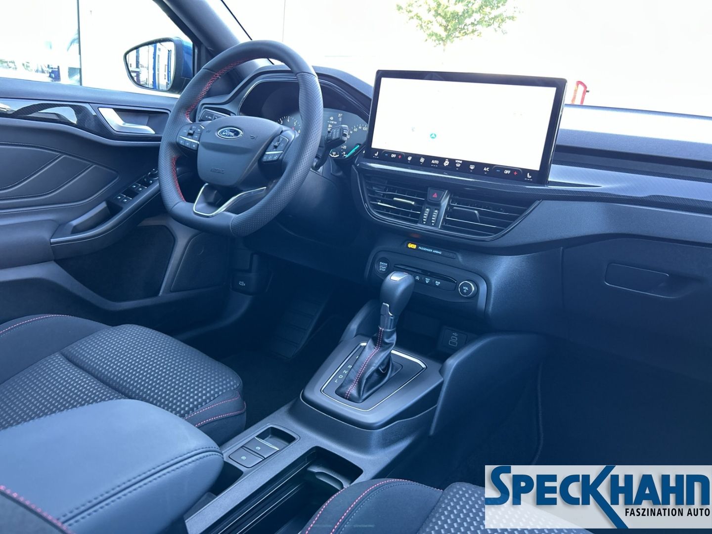 Ford Focus Turnier ST-Line 1.0 EcoBoost Mild-Hybrid  AHK El. Panodach Navi LED - Bild 12 von 20