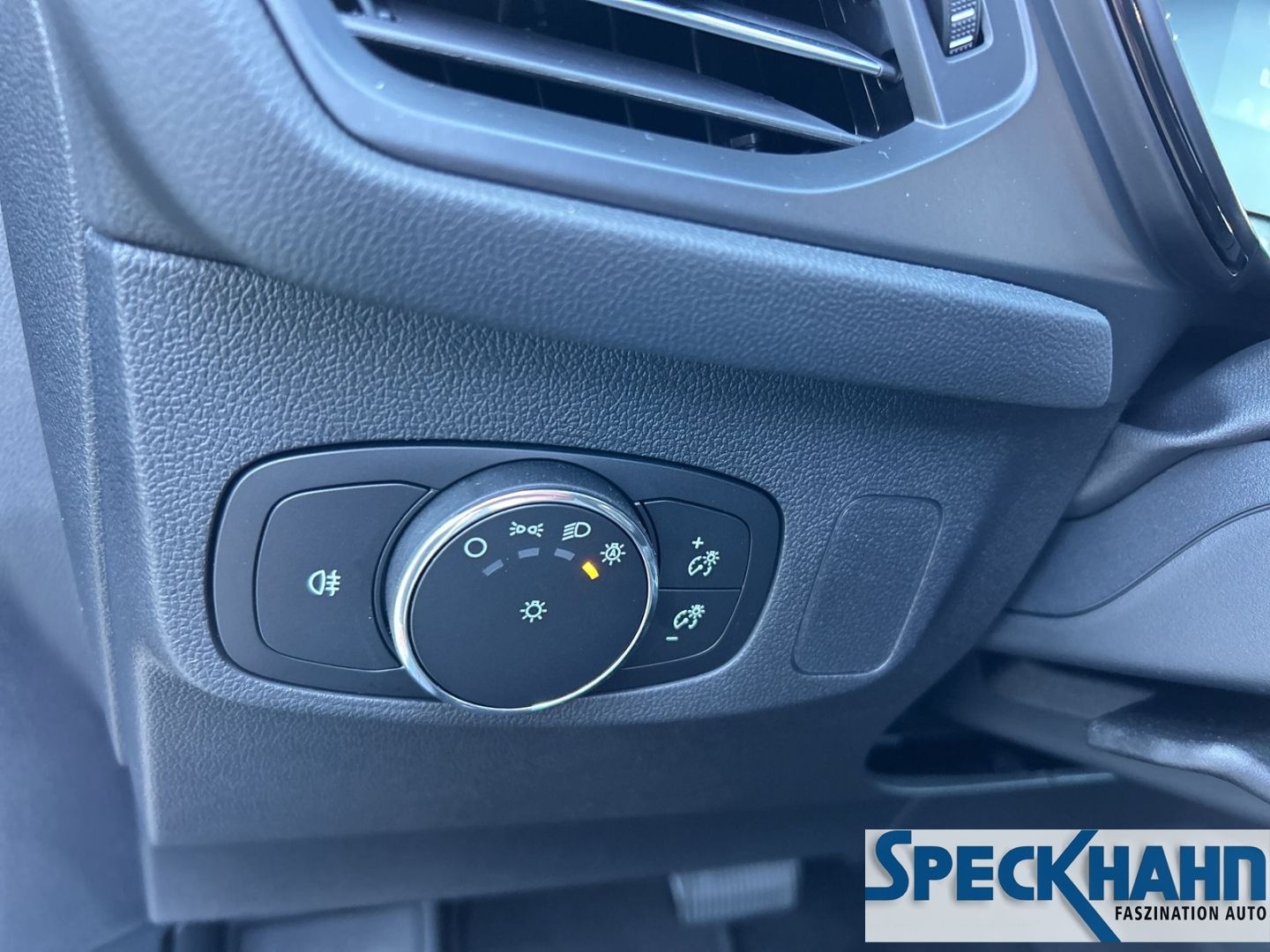 Ford Focus Turnier ST-Line 1.0 EcoBoost Mild-Hybrid  AHK El. Panodach Navi LED - Bild 19 von 20