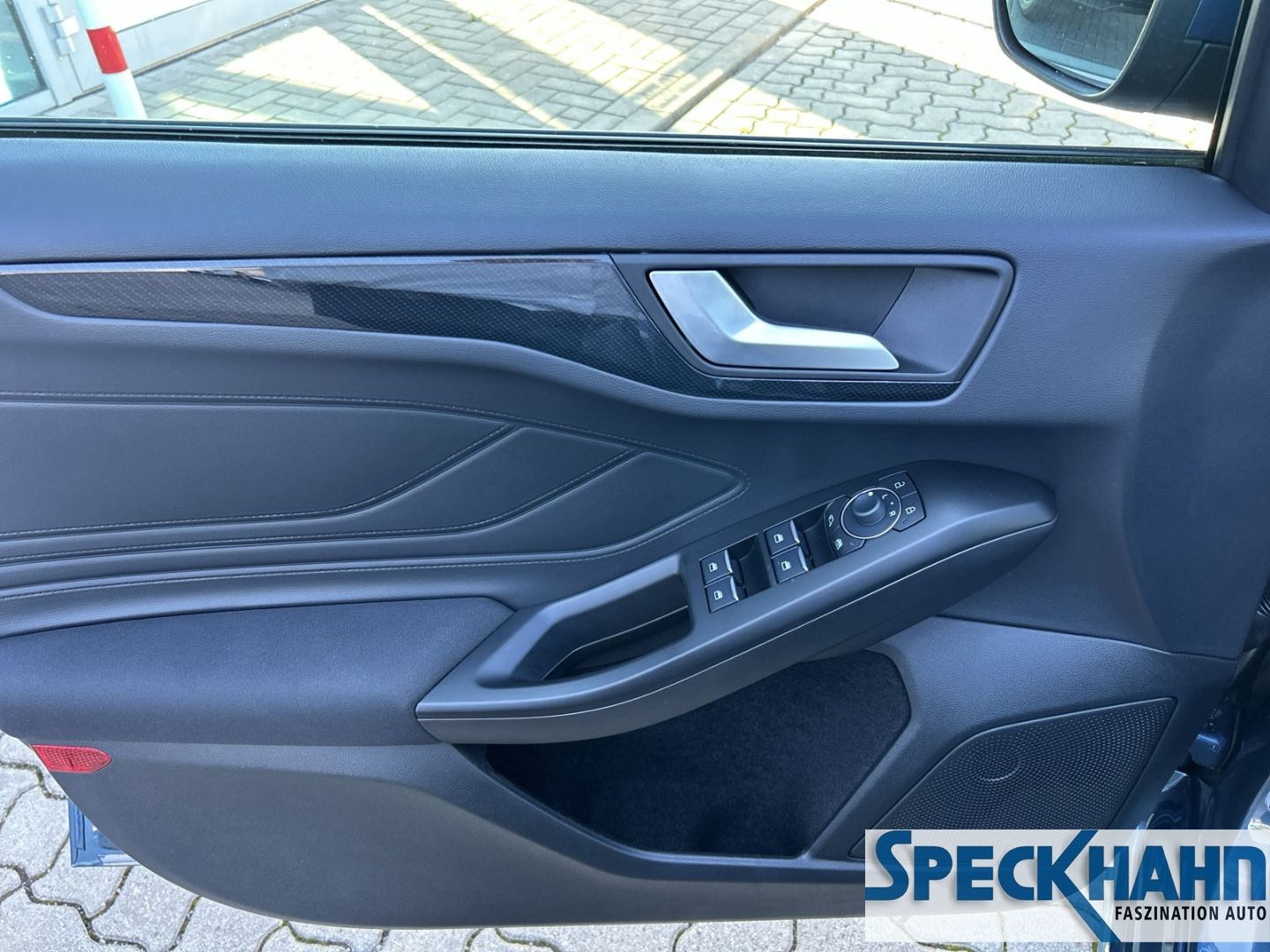 Ford Focus Turnier ST-Line 1.0 EcoBoost Mild-Hybrid  AHK El. Panodach Navi LED - Bild 20 von 20