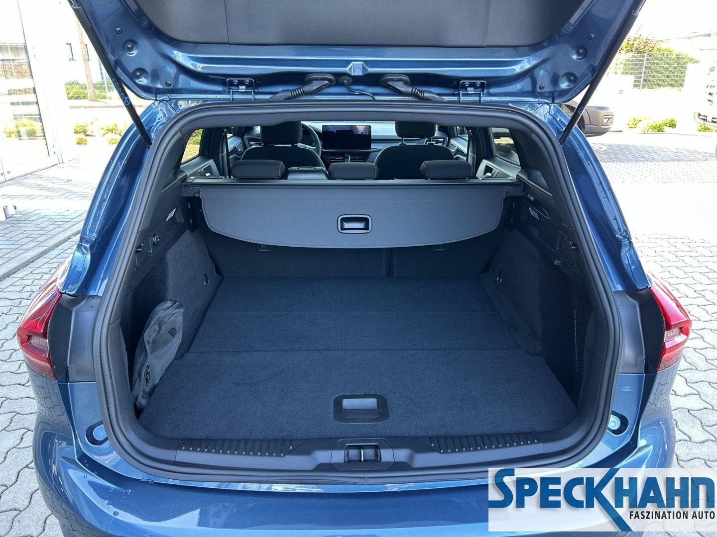 Ford Focus Turnier ST-Line 1.0 EcoBoost Mild-Hybrid  AHK El. Panodach Navi LED - Bild 9 von 20