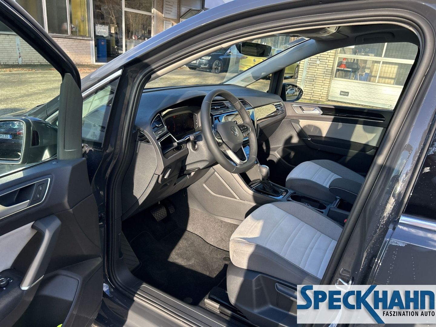 Volkswagen Touran Highline BMT 1.5 TSI Pano Sitzhzg. Top-Paket - Bild 10 von 20