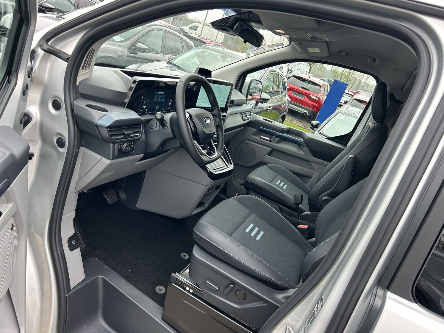 Ford Tourneo Custom Bus - Bild 10 von 15