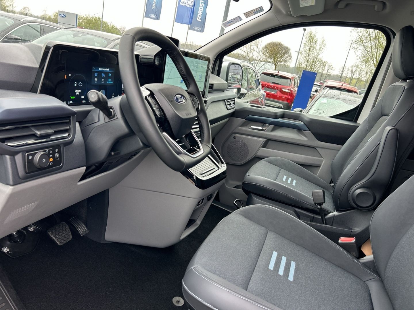 Ford Tourneo Custom Bus - Bild 11 von 15