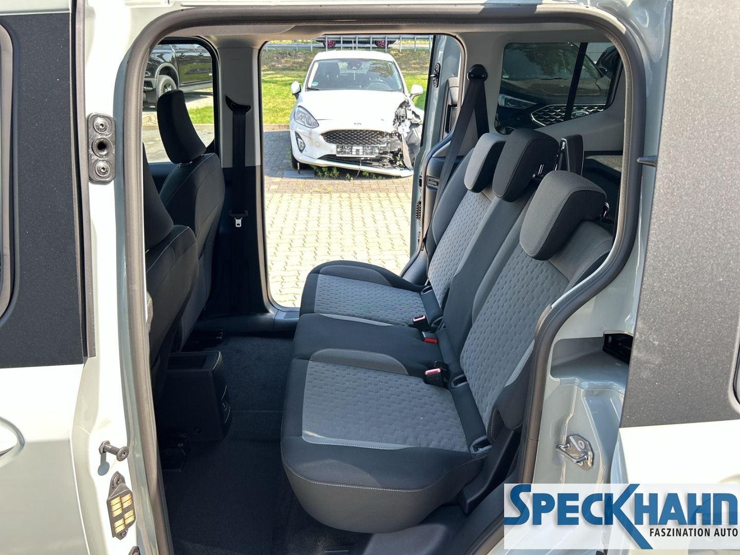 Ford Tourneo Courier - Bild 13 von 15