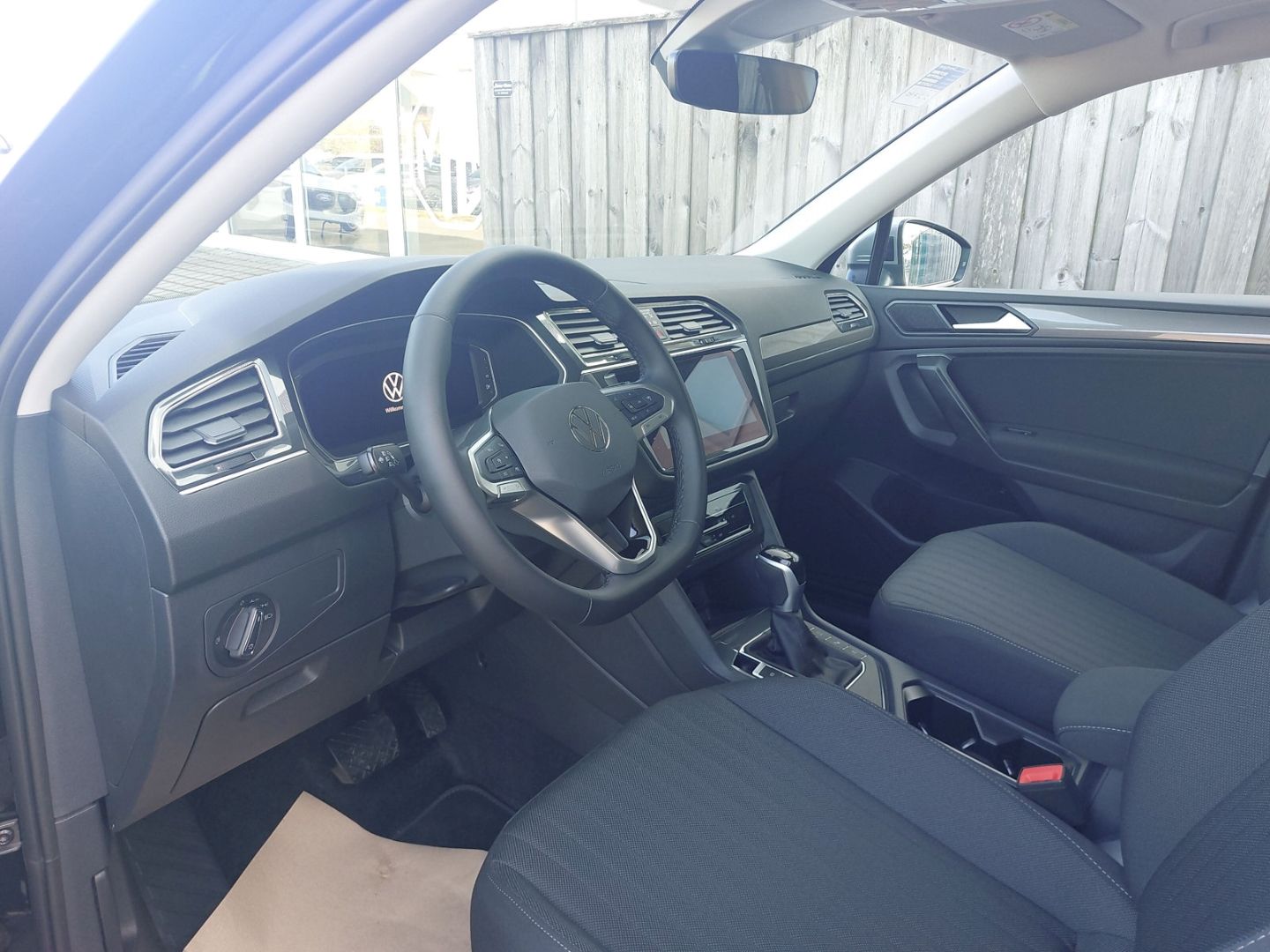 Volkswagen Tiguan Allspace Life 2.0 TDI Kamera 7-Sitzer Panorama AHK ACC - Bild 10 von 20