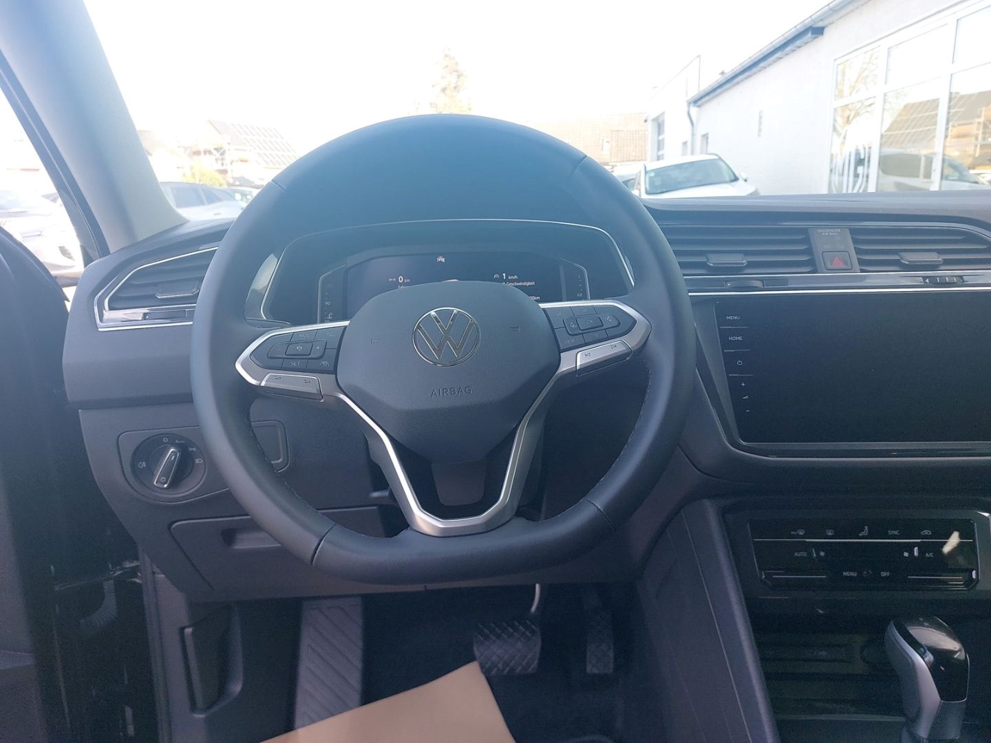 Volkswagen Tiguan Allspace Life 2.0 TDI Kamera 7-Sitzer Panorama AHK ACC - Bild 15 von 20