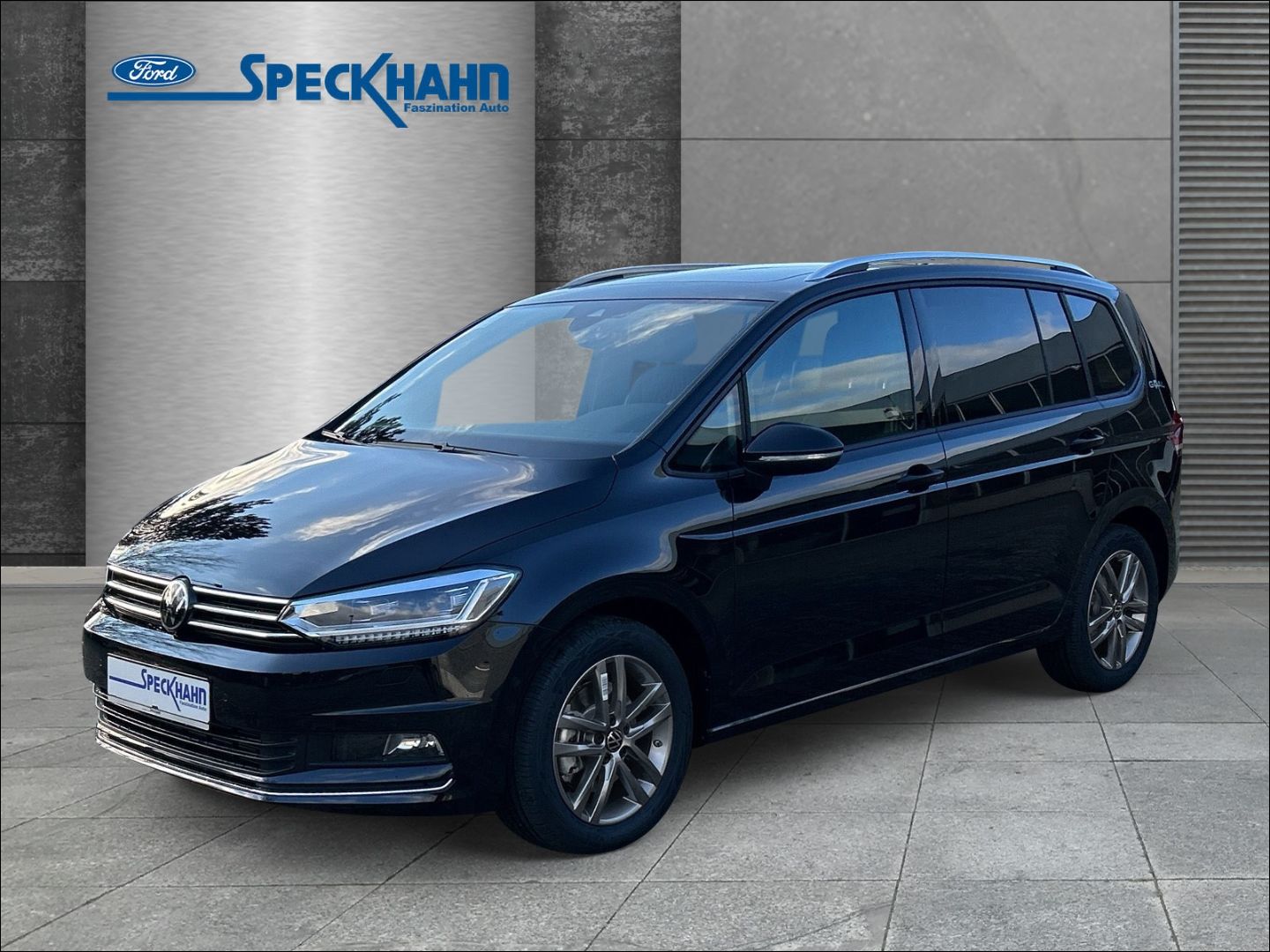 Volkswagen Touran Comfortline Goal 1.5TSI 7sitzer el.Panodach Navi - Bild 1 von 20